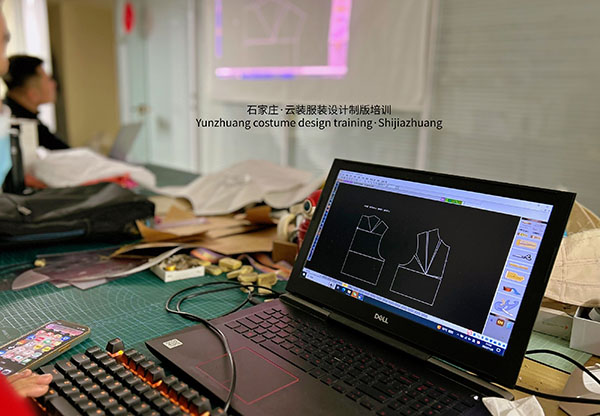 【云裝，日?！? /></a>
                                <h3><a href=